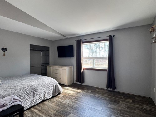 41066 Twp Rd 824, Rural Fairview No. 136, M.D. Of, AB - Indoor Photo Showing Bedroom