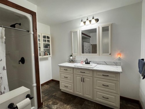 41066 Twp Rd 824, Rural Fairview No. 136, M.D. Of, AB - Indoor Photo Showing Bathroom