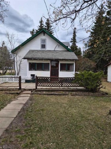 707 3 Avenue, Beaverlodge, AB - Outdoor