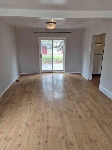 707 3 Avenue, Beaverlodge, AB - Indoor Photo Showing Other Room