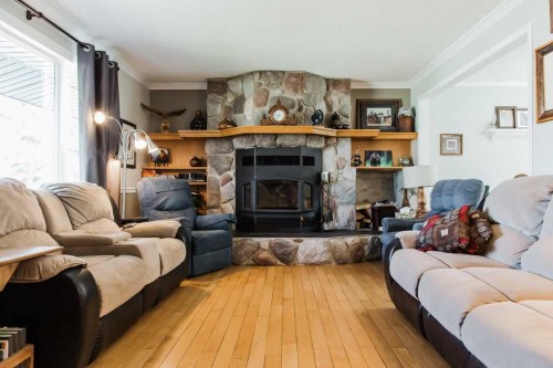9915 101 Avenue, Clairmont, AB - Indoor Photo Showing Living Room With Fireplace
