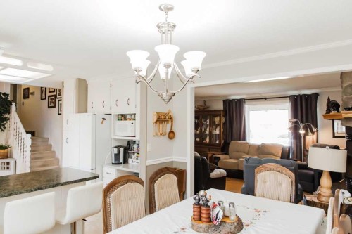 9915 101 Avenue, Clairmont, AB - Indoor Photo Showing Dining Room