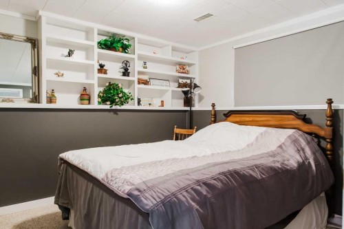 9915 101 Avenue, Clairmont, AB - Indoor Photo Showing Bedroom