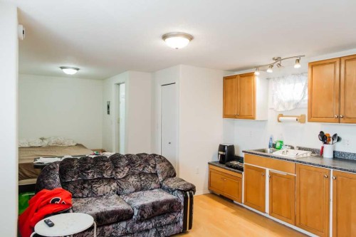 9915 101 Avenue, Clairmont, AB - Indoor