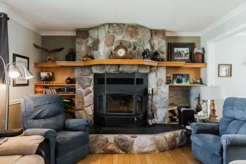 9915 101 Avenue, Clairmont, AB - Indoor Photo Showing Living Room With Fireplace