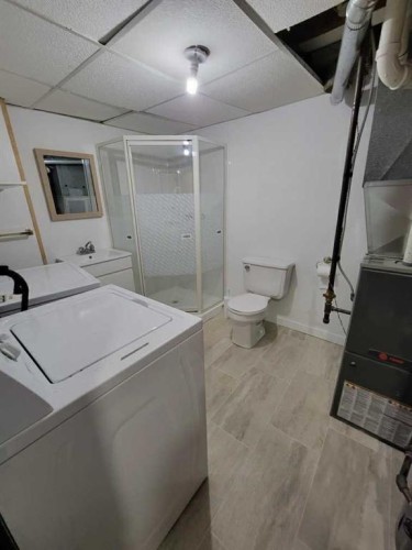 9523 89 Avenue, Peace River, AB - Indoor Photo Showing Laundry Room