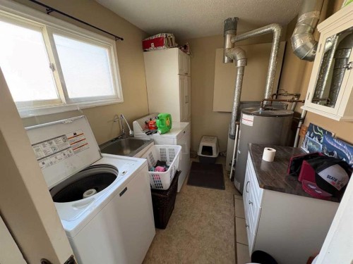 4715 47 Avenue, Grimshaw, AB - Indoor Photo Showing Laundry Room