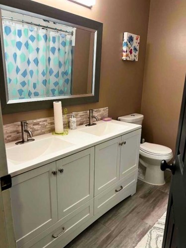 5404 46 Street, Valleyview, AB - Indoor Photo Showing Bathroom