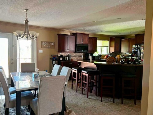 5404 46 Street, Valleyview, AB - Indoor Photo Showing Dining Room
