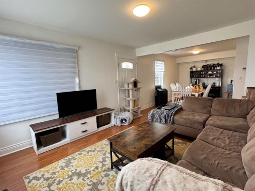 10616 104 Avenue, Fairview, AB - Indoor Photo Showing Living Room