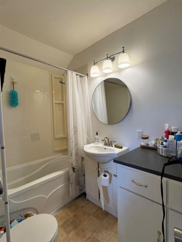 10616 104 Avenue, Fairview, AB - Indoor Photo Showing Bathroom