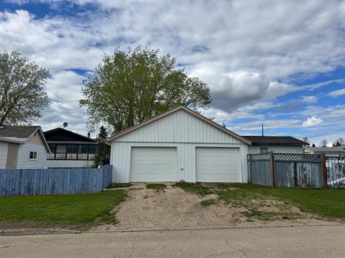 10616 104 Avenue, Fairview, AB - Outdoor