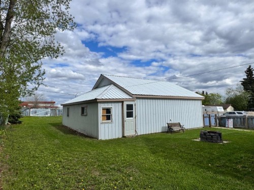 10616 104 Avenue, Fairview, AB - Outdoor