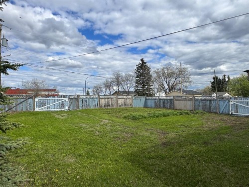 10616 104 Avenue, Fairview, AB - Outdoor