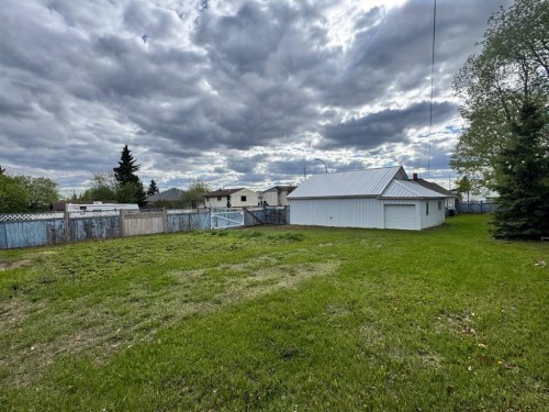 10616 104 Avenue, Fairview, AB - Outdoor