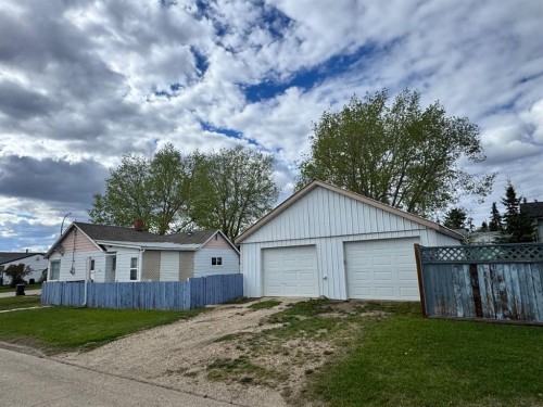 10616 104 Avenue, Fairview, AB - Outdoor