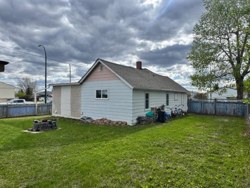 10616 104 Avenue, Fairview, AB - Outdoor