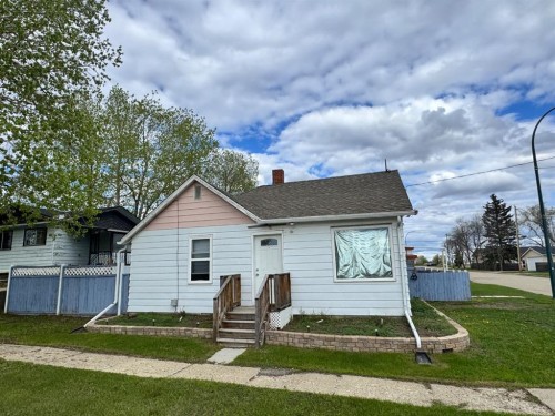 10616 104 Avenue, Fairview, AB - Outdoor