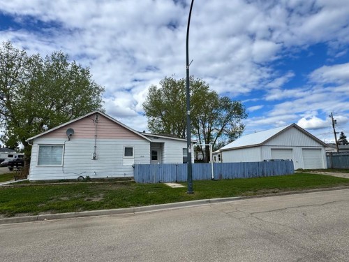 10616 104 Avenue, Fairview, AB - Outdoor