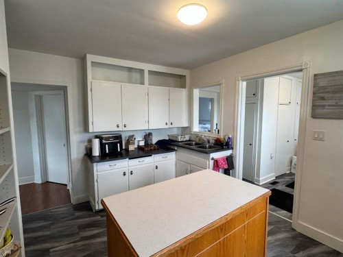 10616 104 Avenue, Fairview, AB - Indoor Photo Showing Kitchen With Double Sink