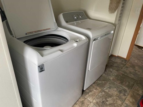 10305 101 Street, Fairview, AB - Indoor Photo Showing Laundry Room