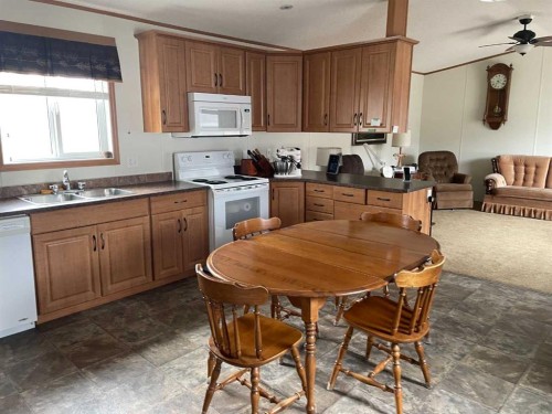 10305 101 Street, Fairview, AB - Indoor Photo Showing Kitchen With Double Sink