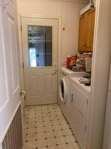 70104 230 Range Road, Valleyview, AB - Indoor Photo Showing Laundry Room