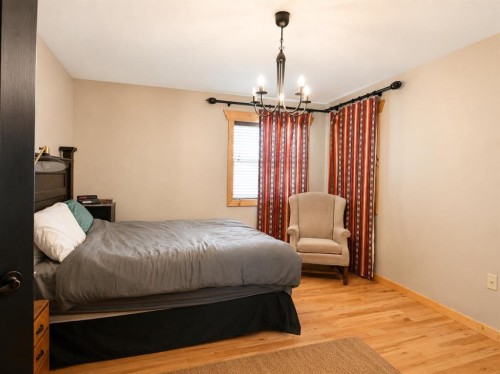14-71332 Range Road 262, Ridgevalley, AB - Indoor Photo Showing Bedroom