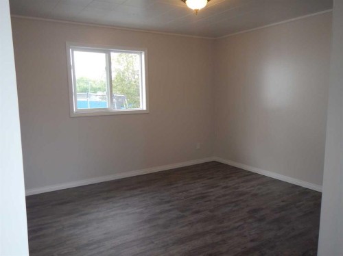 10829 106 Avenue, Fairview, AB - Indoor Photo Showing Other Room
