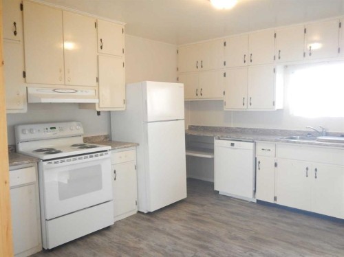 10829 106 Avenue, Fairview, AB - Indoor Photo Showing Kitchen
