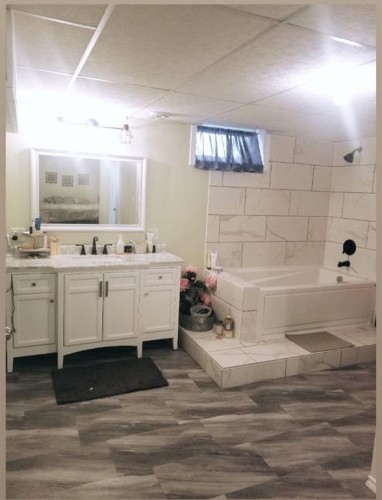 4904 52 St, Grimshaw, AB - Indoor Photo Showing Bathroom