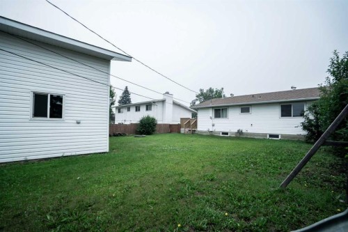4904 52 St, Grimshaw, AB - Outdoor