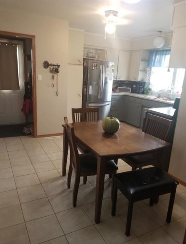 4904 52 St, Grimshaw, AB - Indoor Photo Showing Dining Room