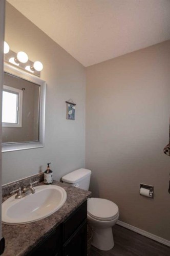 5210 54A Ave, Berwyn, AB - Indoor Photo Showing Bathroom