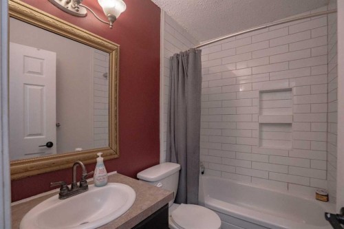 5210 54A Ave, Berwyn, AB - Indoor Photo Showing Bathroom