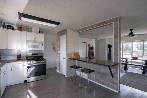 5210 54A Ave, Berwyn, AB - Indoor Photo Showing Kitchen With Stainless Steel Kitchen