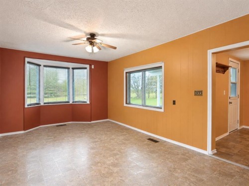 26070 Twp Rd 714, Ridgevalley, AB - Indoor Photo Showing Other Room