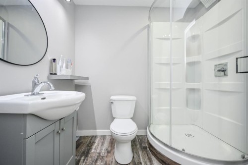 31050 43 Highway, Bezanson, AB - Indoor Photo Showing Bathroom