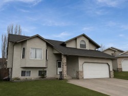 134 Crystal Heights Lane Grande Prairie, AB T8X 1R1