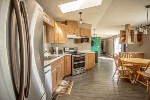11 Deer Ridge Drive, High Level, AB - Indoor Photo Showing Kitchen