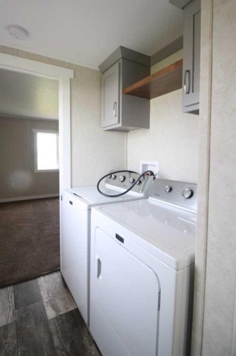 32 Deerglen, High Level, AB - Indoor Photo Showing Laundry Room