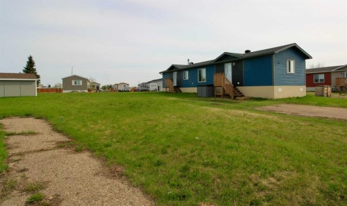 32 Deerglen, High Level, AB - Outdoor