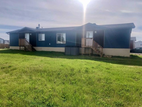 32 Deerglen, High Level, AB - Outdoor