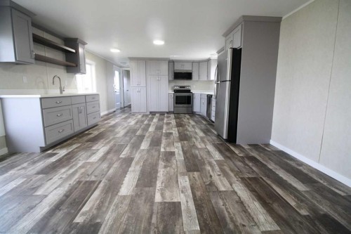 32 Deerglen, High Level, AB - Indoor Photo Showing Kitchen