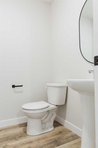 9522 114 Avenue, Clairmont, AB - Indoor Photo Showing Bathroom