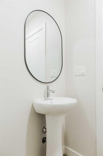 9522 114 Avenue, Clairmont, AB - Indoor Photo Showing Bathroom