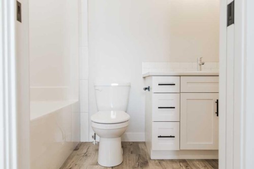 9522 114 Avenue, Clairmont, AB - Indoor Photo Showing Bathroom