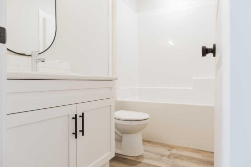 9522 114 Avenue, Clairmont, AB - Indoor Photo Showing Bathroom