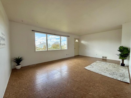 4643 52 Street, Rycroft, AB - Indoor