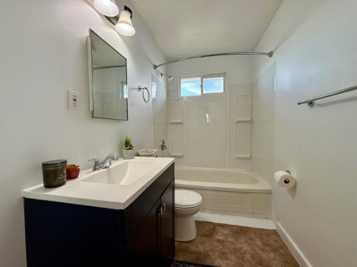 4643 52 Street, Rycroft, AB - Indoor Photo Showing Bathroom